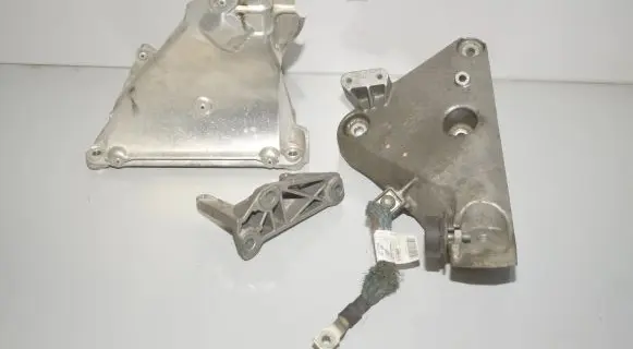 BMW X5 E70 Engine mounting bracket 7805421 6790022 6790021