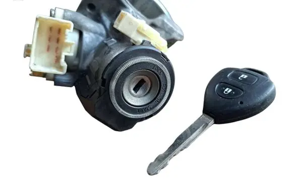 Toyota Auris 150 Ignition lock N0502638