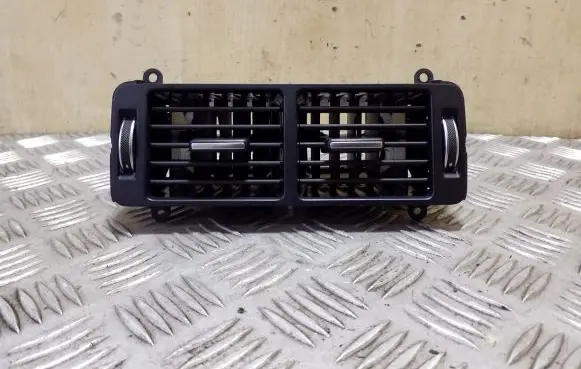 Rear air vent grill