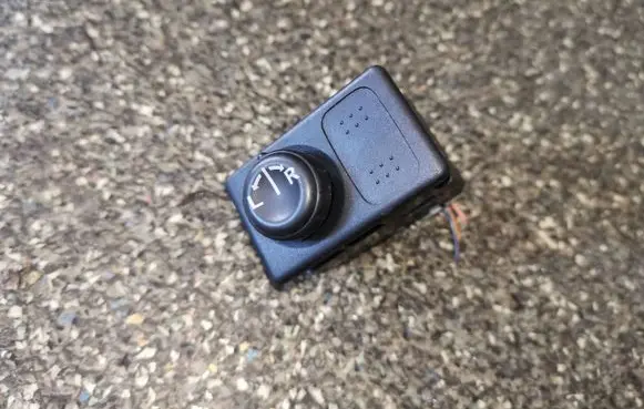 Nissan Primera Wing mirror switch