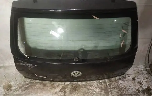 Volkswagen Fox Tailgate/trunk/boot lid juodas