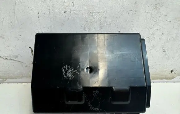 Mercedes-Benz GLE (W166 - C292) Fuse box cover A1665400180