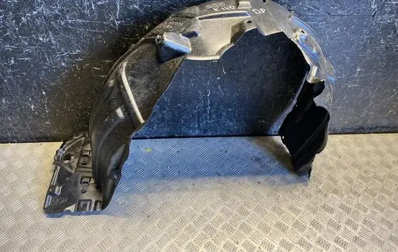 Front wheel arch liner splash guards