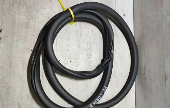 Opel Corsa F Front door rubber seal 