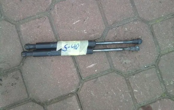 Volvo S40, V40 Tailgate strut 
