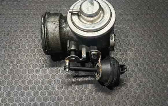 Volkswagen Transporter - Caravelle T5 EGR valve 038131501AA