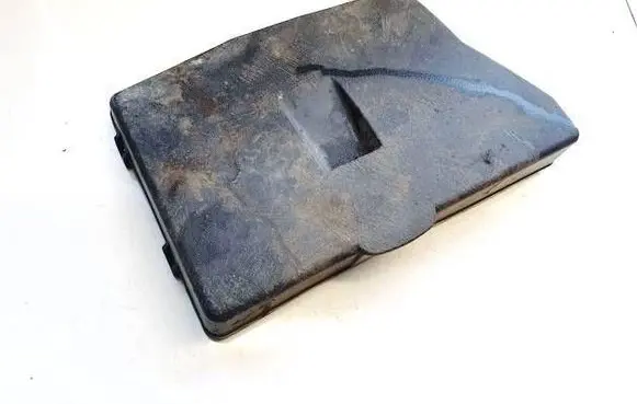Toyota Auris 150 Fuse box cover 8266202210