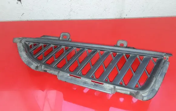 Mitsubishi Grandis Front bumper upper radiator grill MN145456
