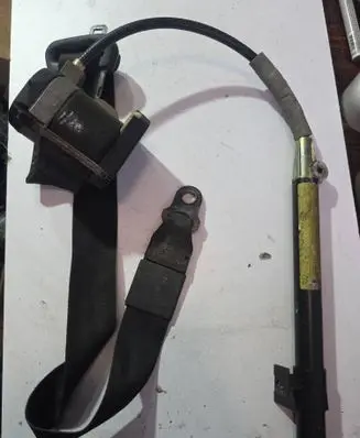 Volkswagen PASSAT B4 Front seatbelt 3A0857705A
