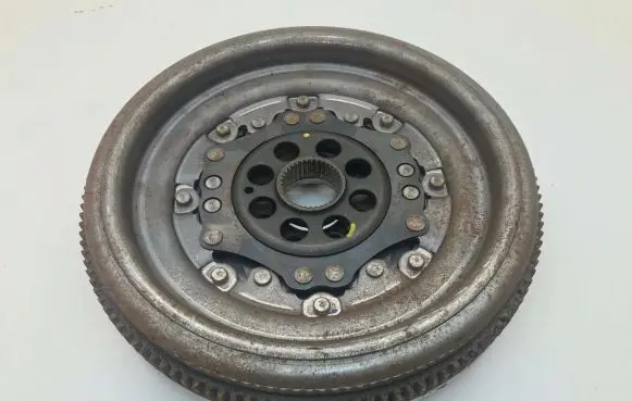 Volkswagen PASSAT CC Dual mass flywheel 06J105266AE