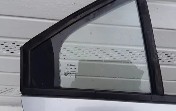 Nissan Primera Rear vent window glass 43R00048