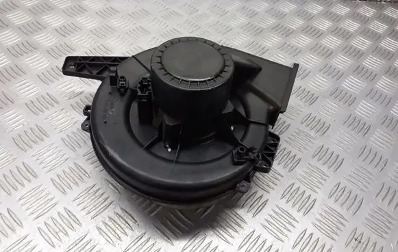 Volkswagen Polo IV 9N3 Front door blower motor 6Q1820015C