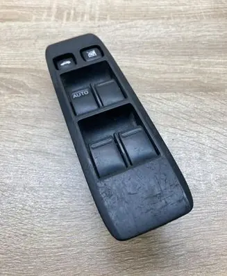 Nissan Primera Electric window control switch 25401AV640