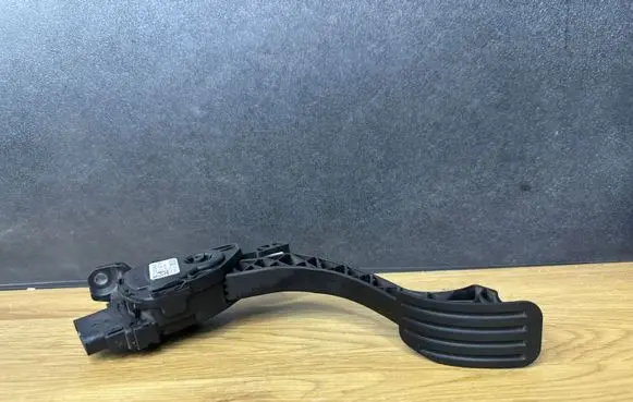 Ford Mondeo MK IV Accelerator throttle pedal 6G929F836NC