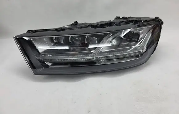 Audi Q7 4M Headlight/headlamp 4M0941035