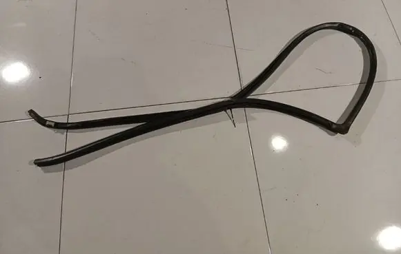 Toyota Avensis T250 Rubber seal front coupe door