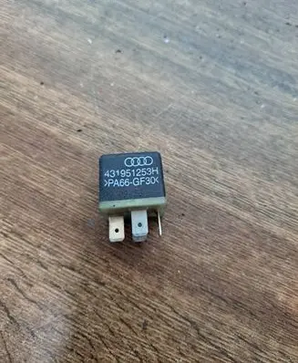 Audi A6 S6 C4 4A Other relay 431951253H