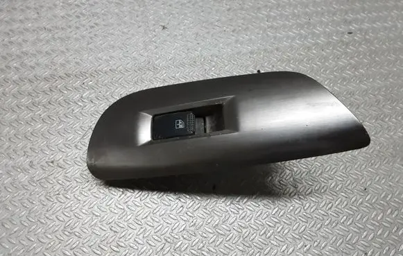 Hyundai Coupe Electric window control switch 935752C910