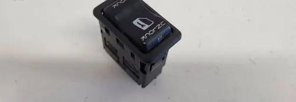 Nissan Primera Central locking switch button N135AN JAPAN