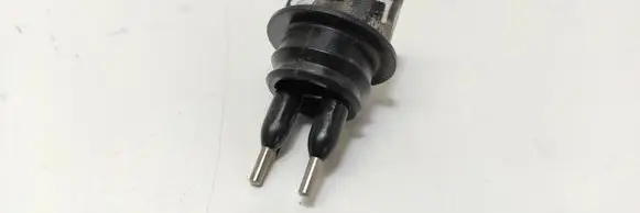 Volkswagen PASSAT B5.5 Windshield washer fluid level sensor 7M0919376