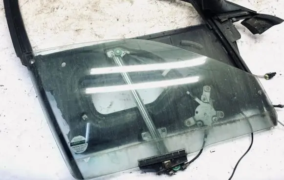 Audi A6 S6 C4 4A Front door window/glass frame 