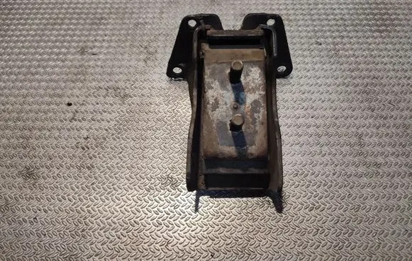 Iveco Daily 35 - 40.10 Engine mount bracket 7421005
