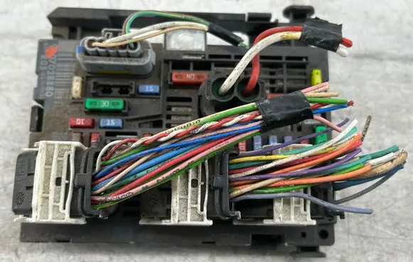 Peugeot 308 BSM Control unit 9807028880