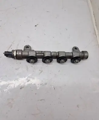 Nissan Navara D40 Fuel main line pipe 0445216037 175218973R H8200880547