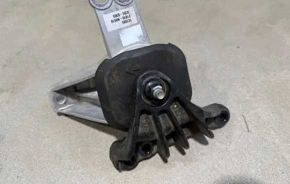 KIA Sportage Engine mount vacuum valve 21810N9510