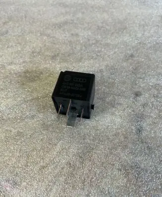 Volkswagen PASSAT B7 Other relay 4H0951253A V23136B0006X080