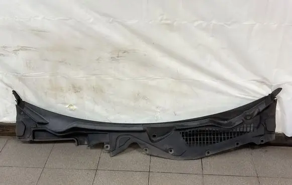 Ford Mustang VI Wiper trim FR3B63018A15