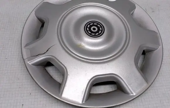 Audi 80 90 S2 B4 R14 wheel hub/cap/trim 