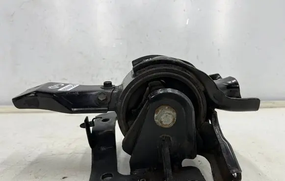 Hyundai Grandeur Gearbox mounting bracket 