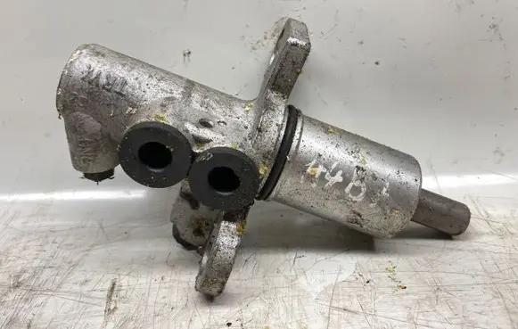Master brake cylinder
