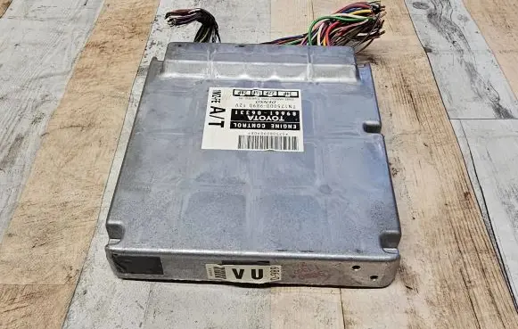 Lexus ES 250 - 300 - 330 Engine control unit/module 8966106331 1750009890 TN1750009890
