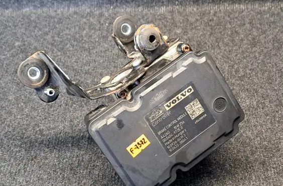 Volvo V70 ABS Pump 31423347