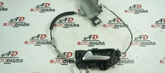 Peugeot 5008 Front door lock PSA104238