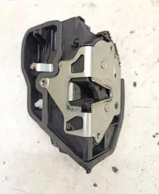 BMW X3 E83 Rear door lock 7202147