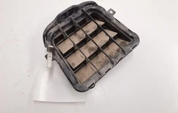 Audi A5 8T 8F Quarter panel pressure vent 8K0819181B