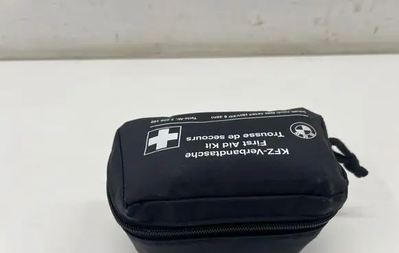 BMW 6 F06 Gran coupe First aid kit 7229149