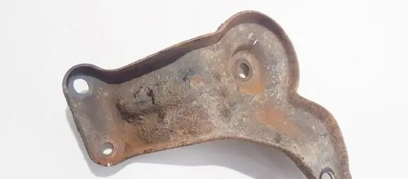 Hyundai Trajet Engine mounting bracket