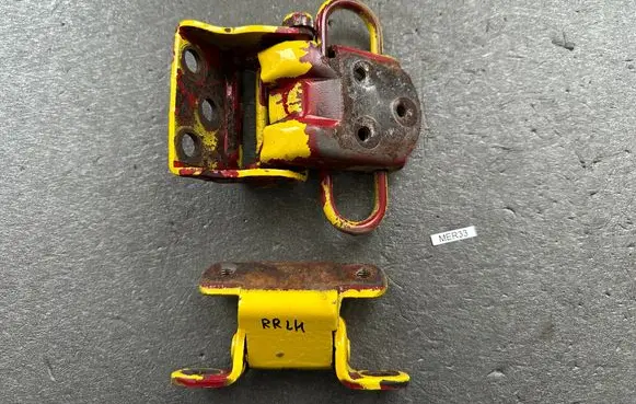 Nissan Patrol 160 Rear door lower hinge 8240121W00 80420B5000