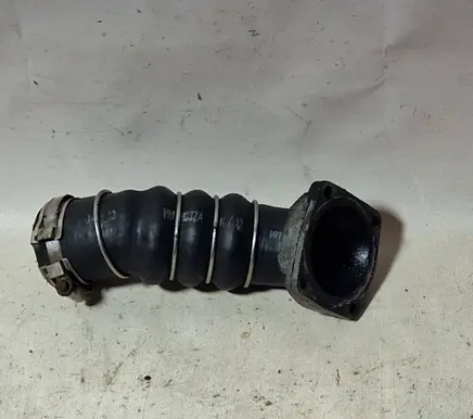 Opel Zafira B Intercooler hose/pipe 2001543 vrt0332a