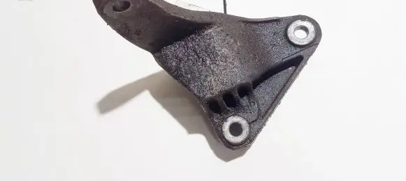 Ford Mondeo Mk III Engine mounting bracket 1s716p093ab