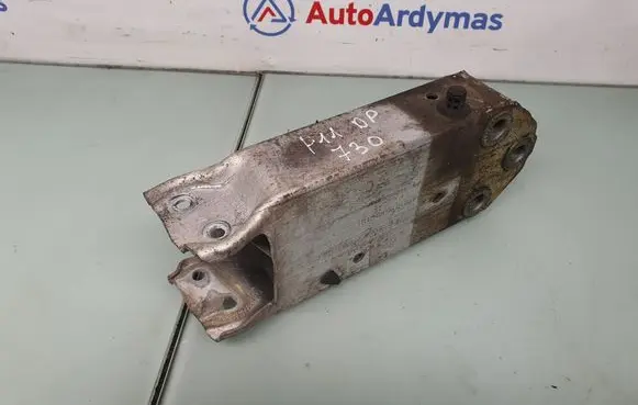 BMW 5 F10 F11 Front bumper cross member 7200705 51117200705