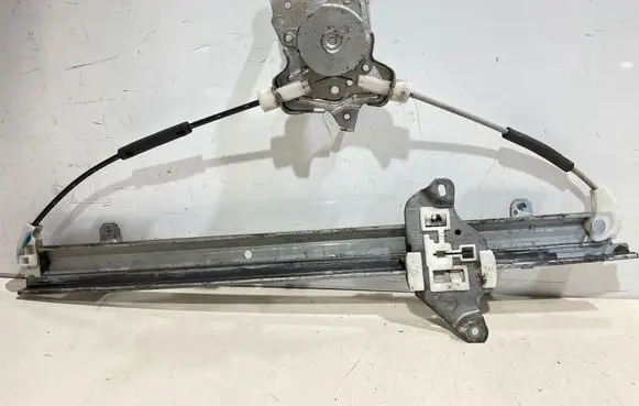 Nissan X-Trail T30 Front door electric window regulator 8H3FL