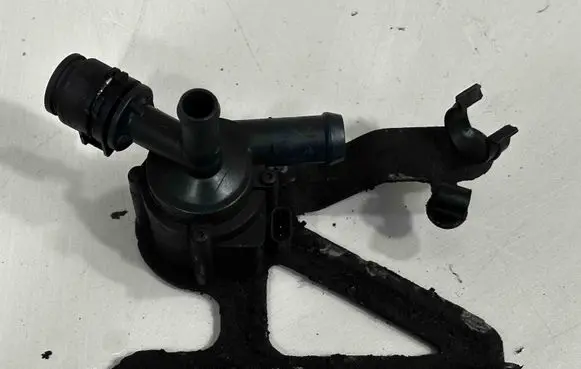 BMW 1 F20 F21 Electric auxiliary coolant/water pump 8616992 5A36585