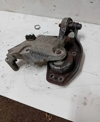 Opel Movano A Engine mount bracket