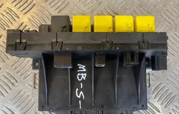 Mercedes-Benz S W220 Fuse module A0295450432 05045114 04511448001201