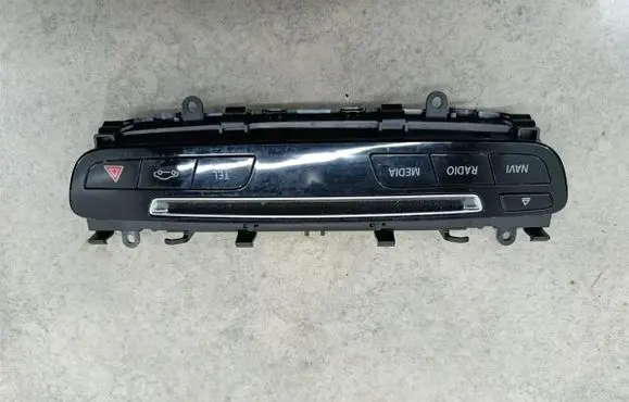 Head unit multimedia control
